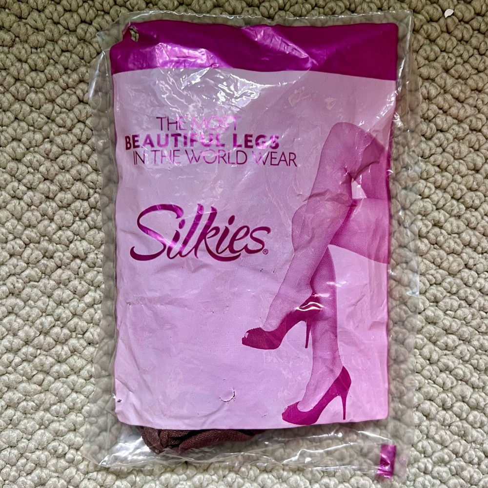 NIB Silkies Control Top in Beige/Honey-Model 070102